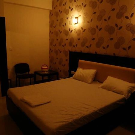Virat Hotel & Guest House Radhanpur ภายนอก รูปภาพ